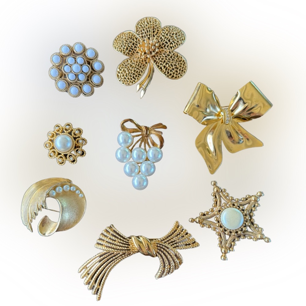 Vintage gold tone brooches set of 8